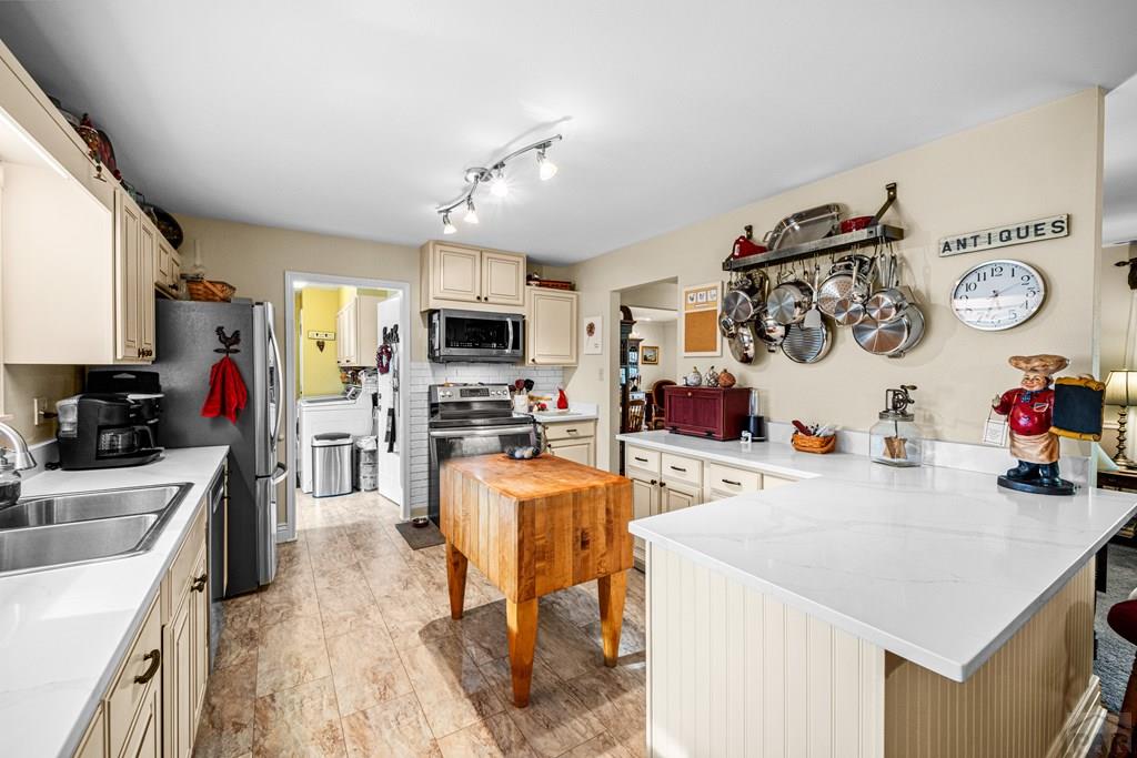 2911 Country Club Dr