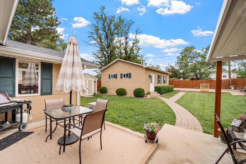 2911 Country Club Dr