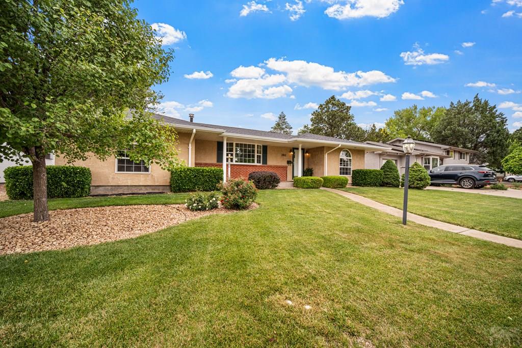 2911 Country Club Dr