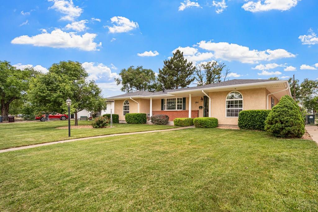 2911 Country Club Dr