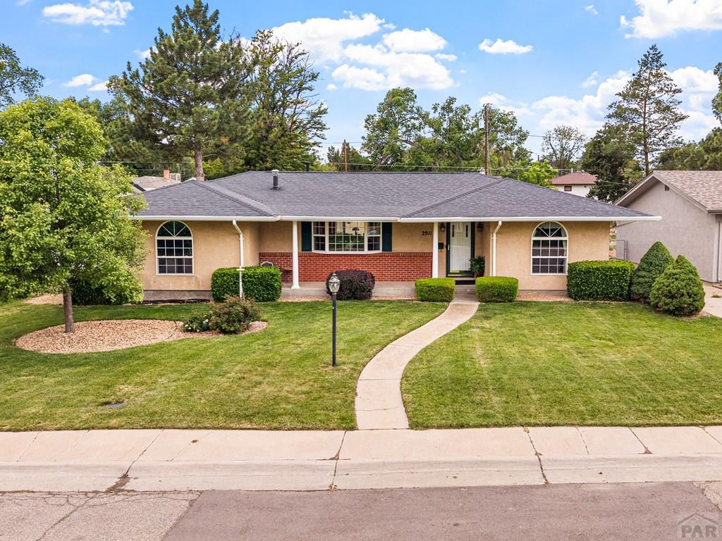 2911 Country Club Dr