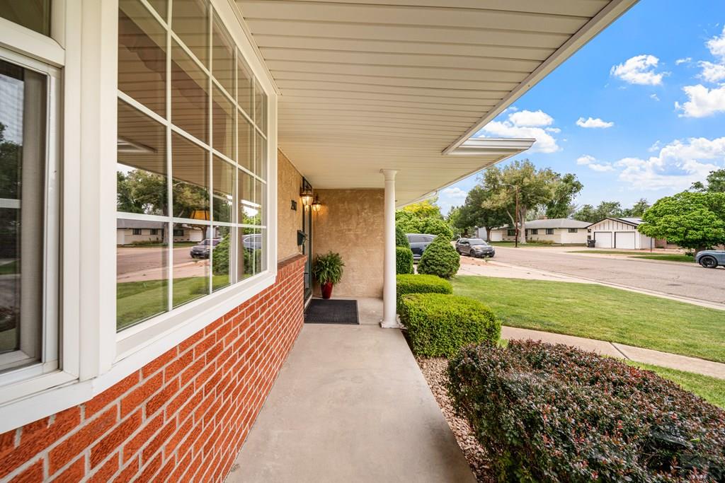 2911 Country Club Dr