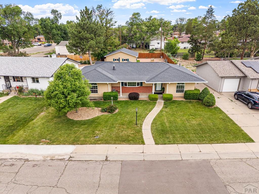 2911 Country Club Dr