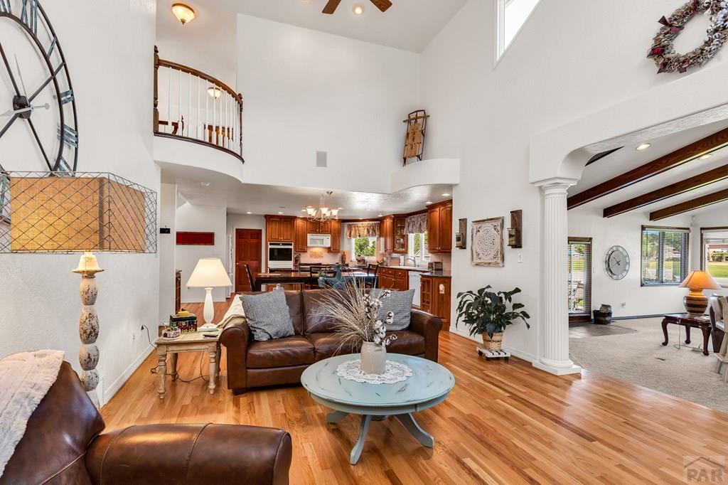 253 W Mangrum Dr