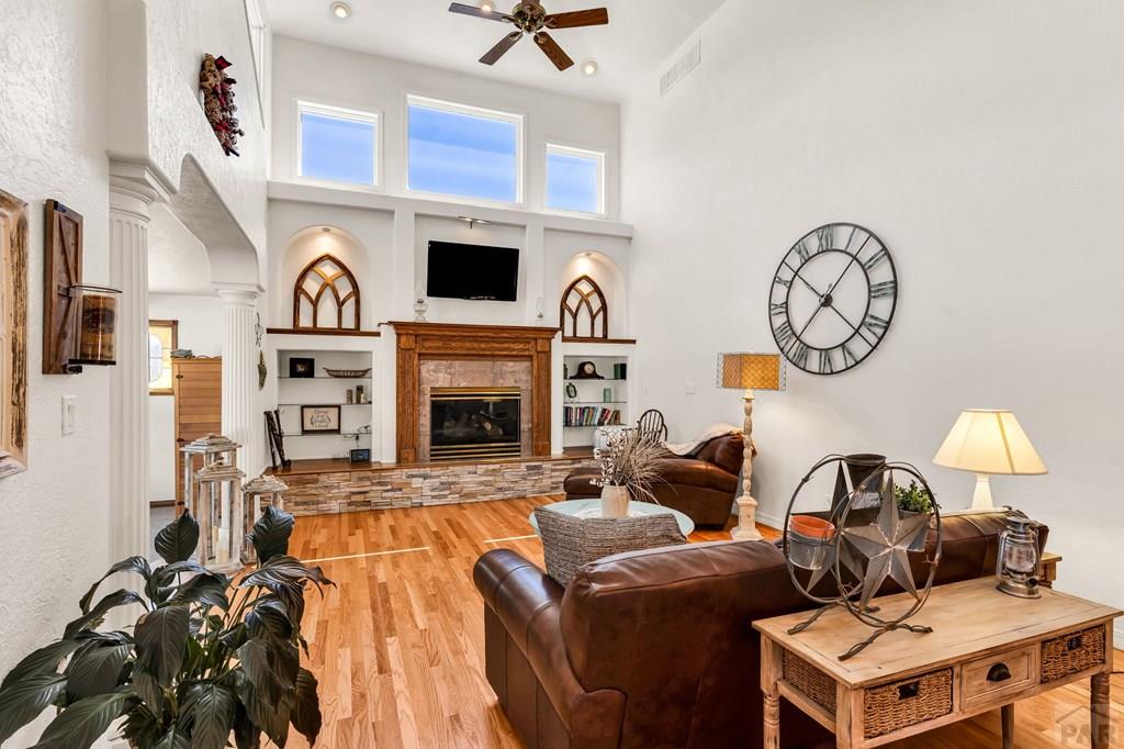 253 W Mangrum Dr