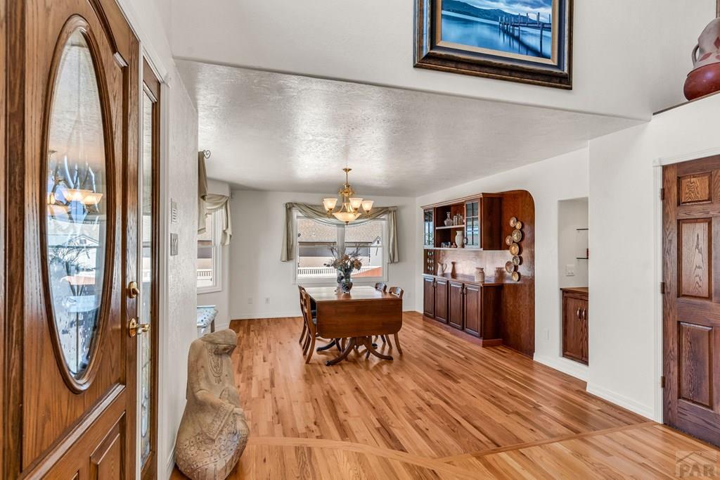 253 W Mangrum Dr