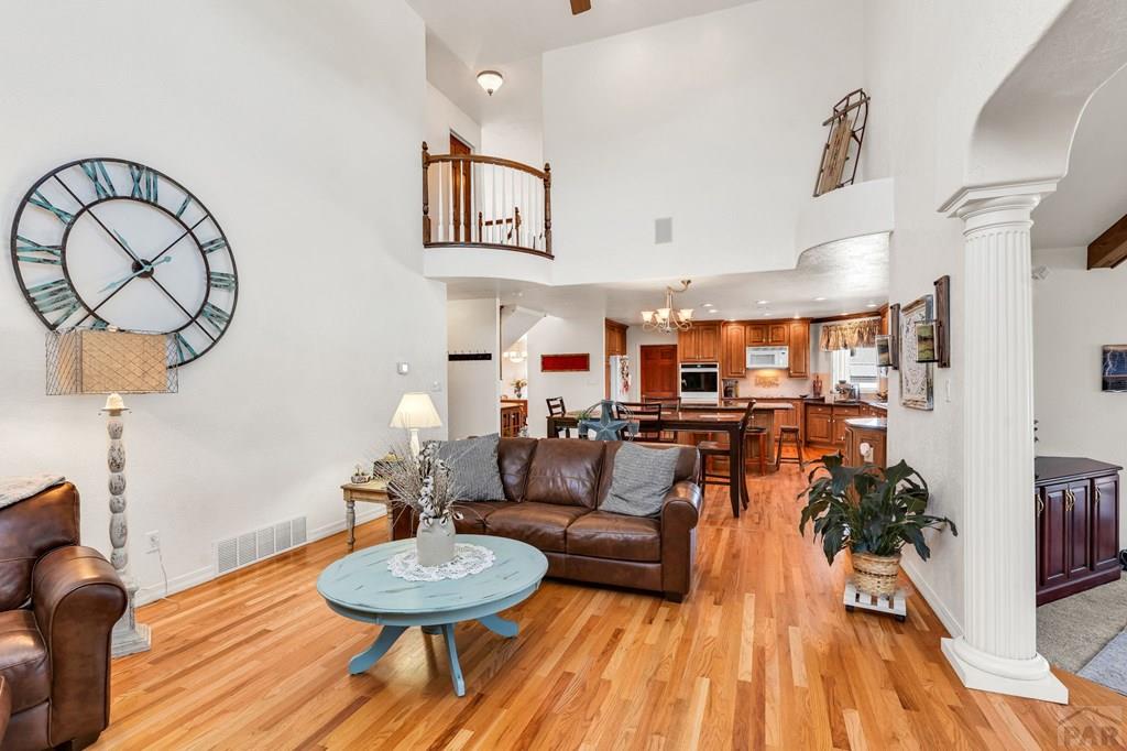 253 W Mangrum Dr
