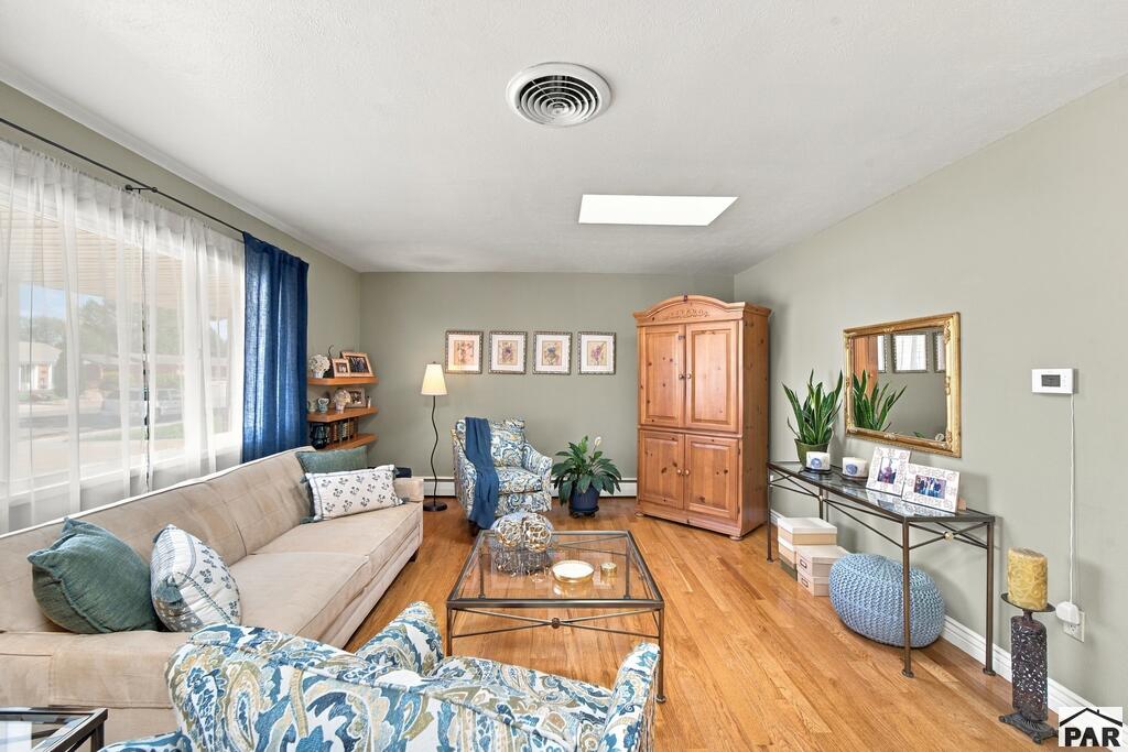 82 Amherst Ave