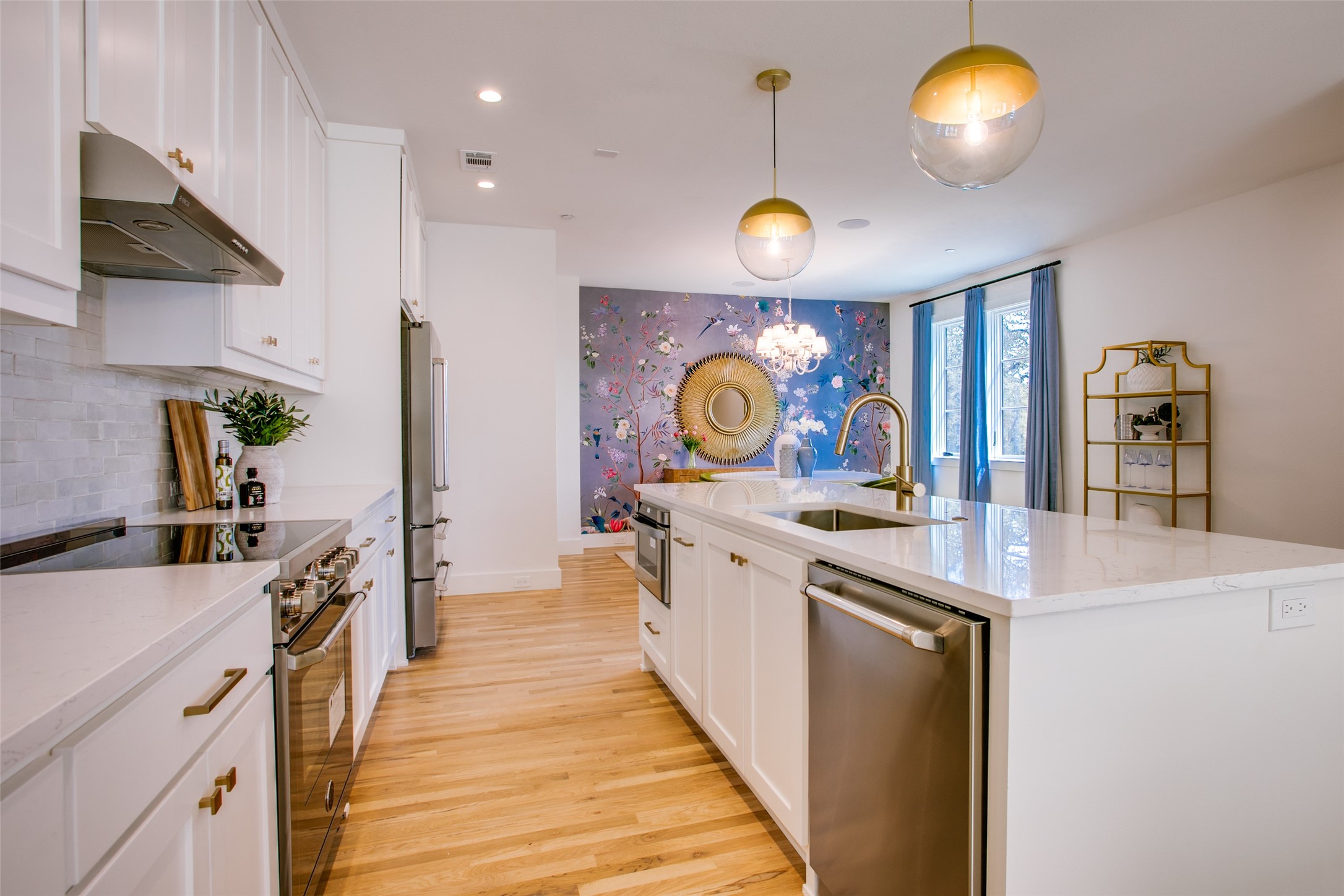 7207 Gaston Avenue 904