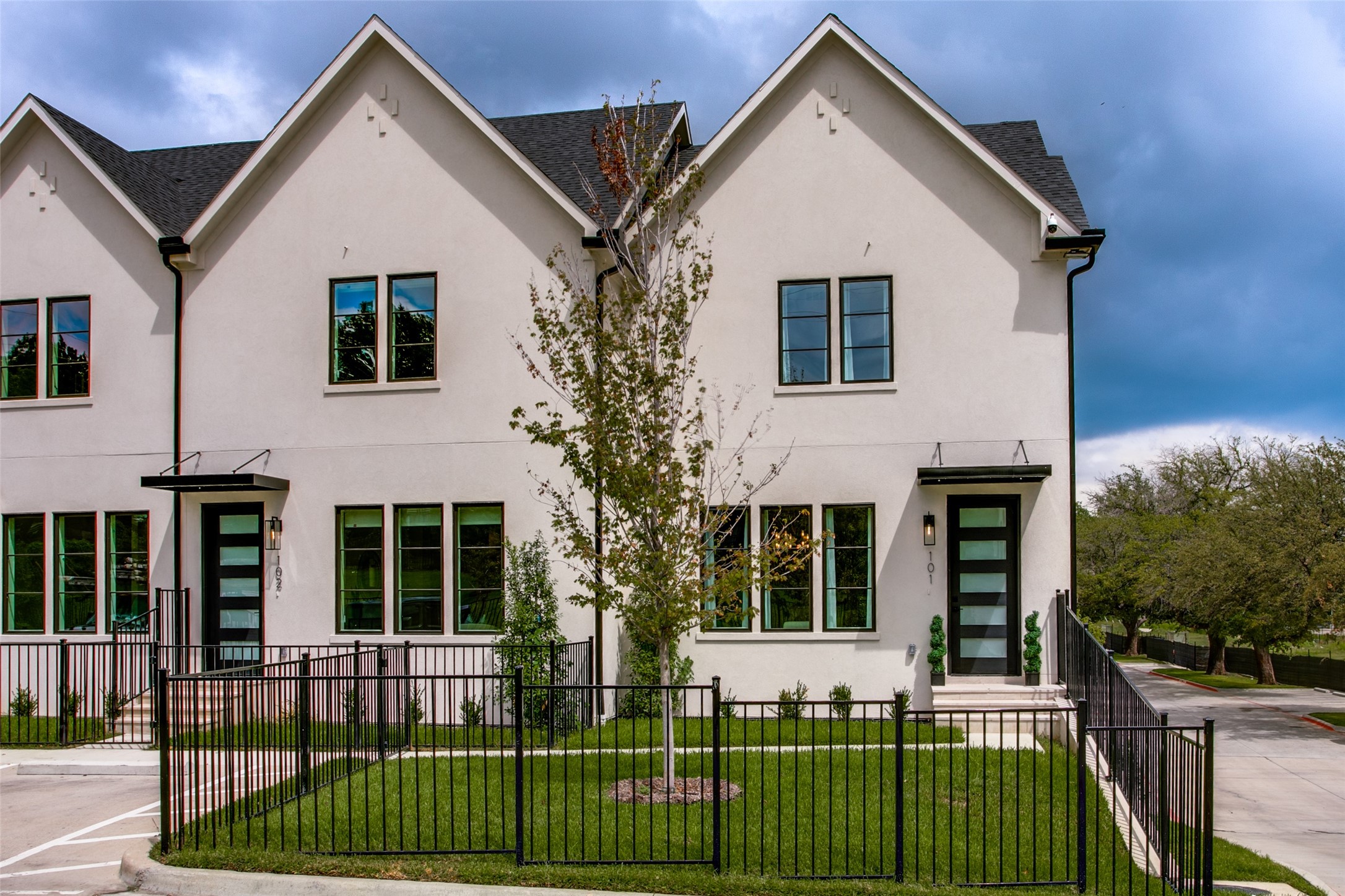 7207 Gaston Avenue 904