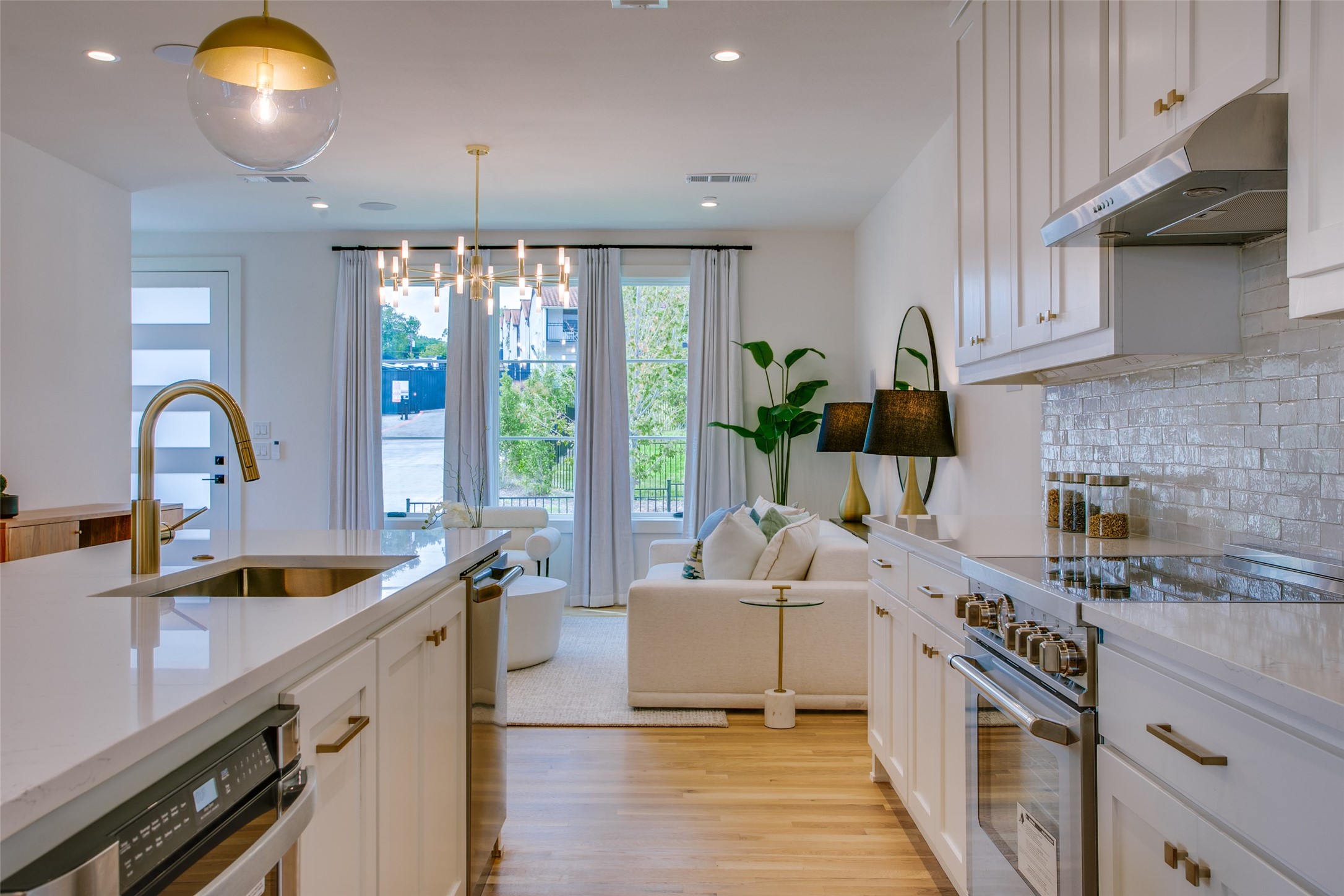 7207 Gaston Avenue 904