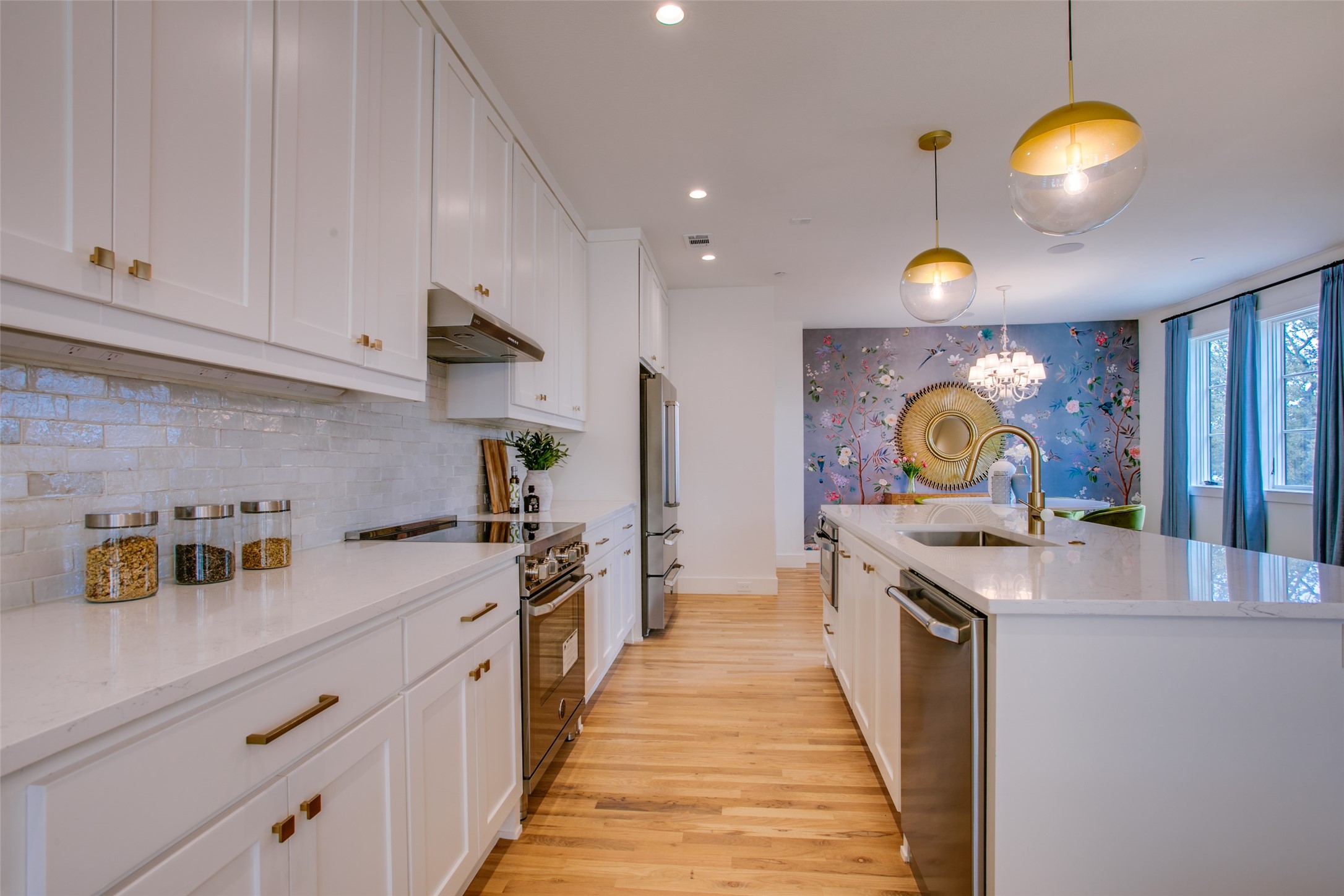 7207 Gaston Avenue 904