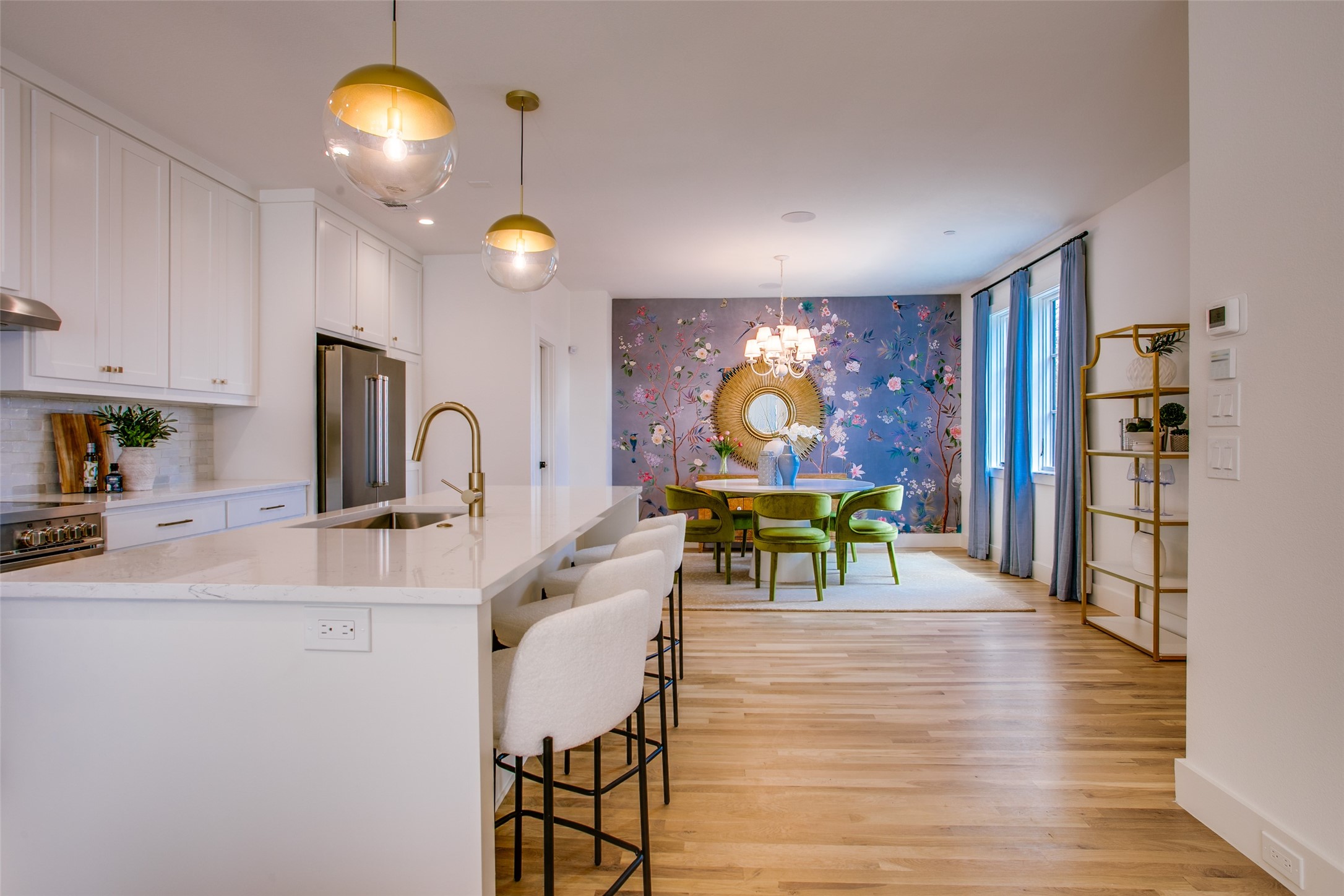 7207 Gaston Avenue 904