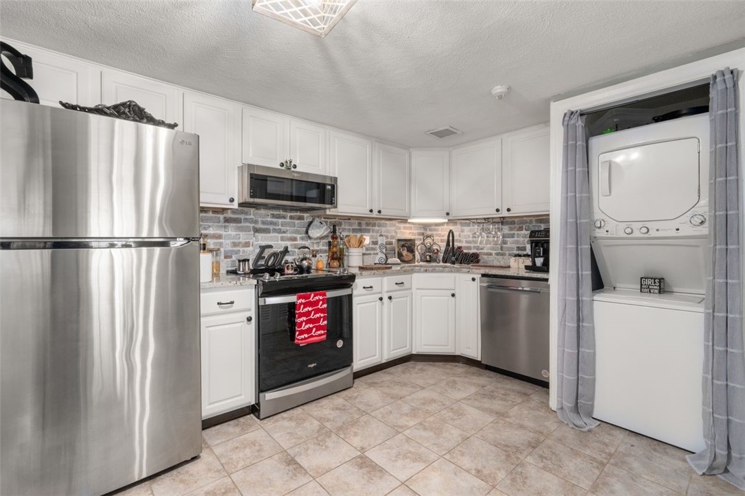 4080 Post Road 011