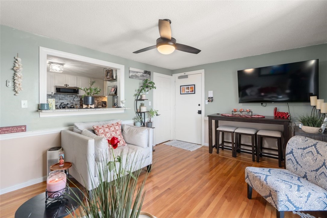 4080 Post Road 011