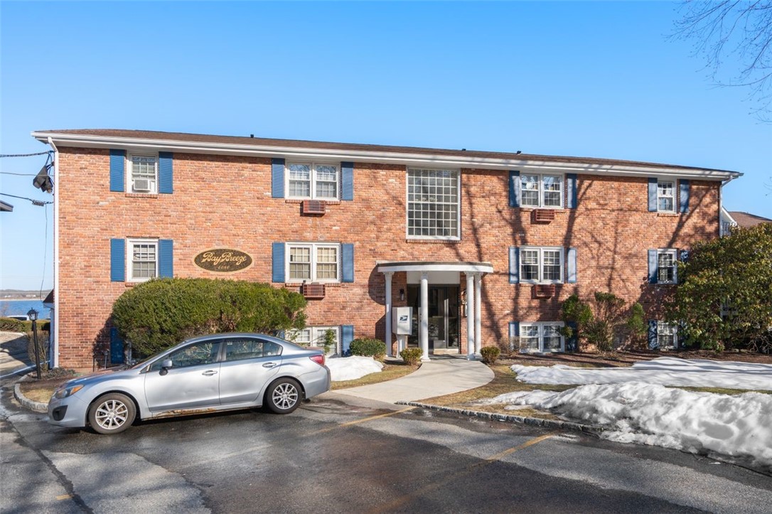 4080 Post Road 011