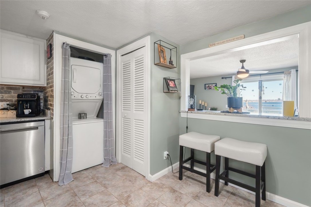 4080 Post Road 011