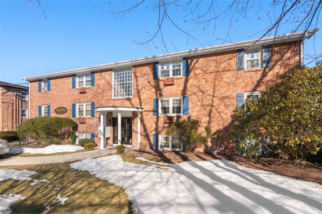 4080 Post Road 011