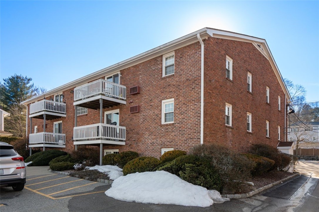 4080 Post Road 011