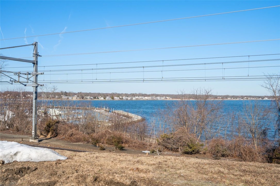 4080 Post Road 011