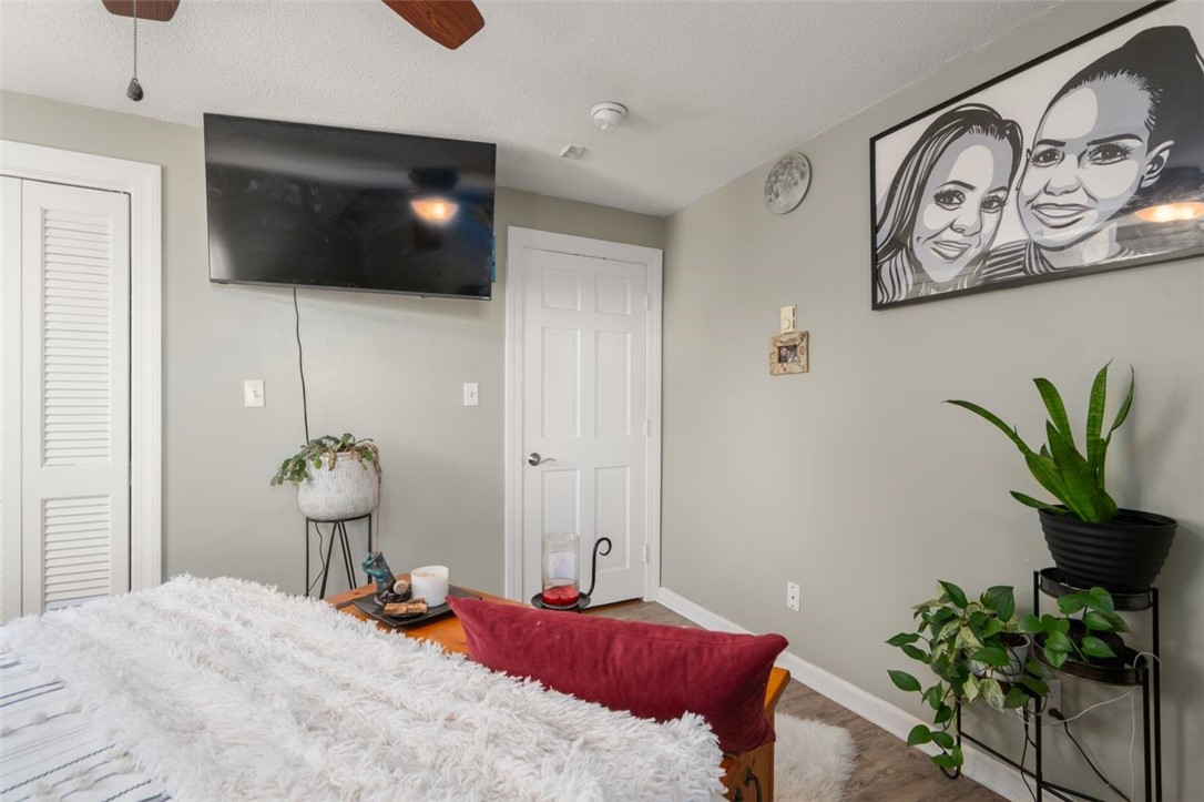 4080 Post Road 011