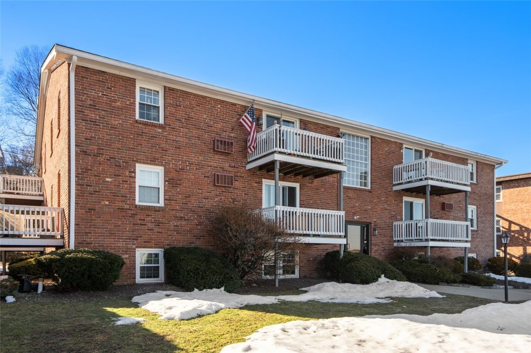 4080 Post Road 011