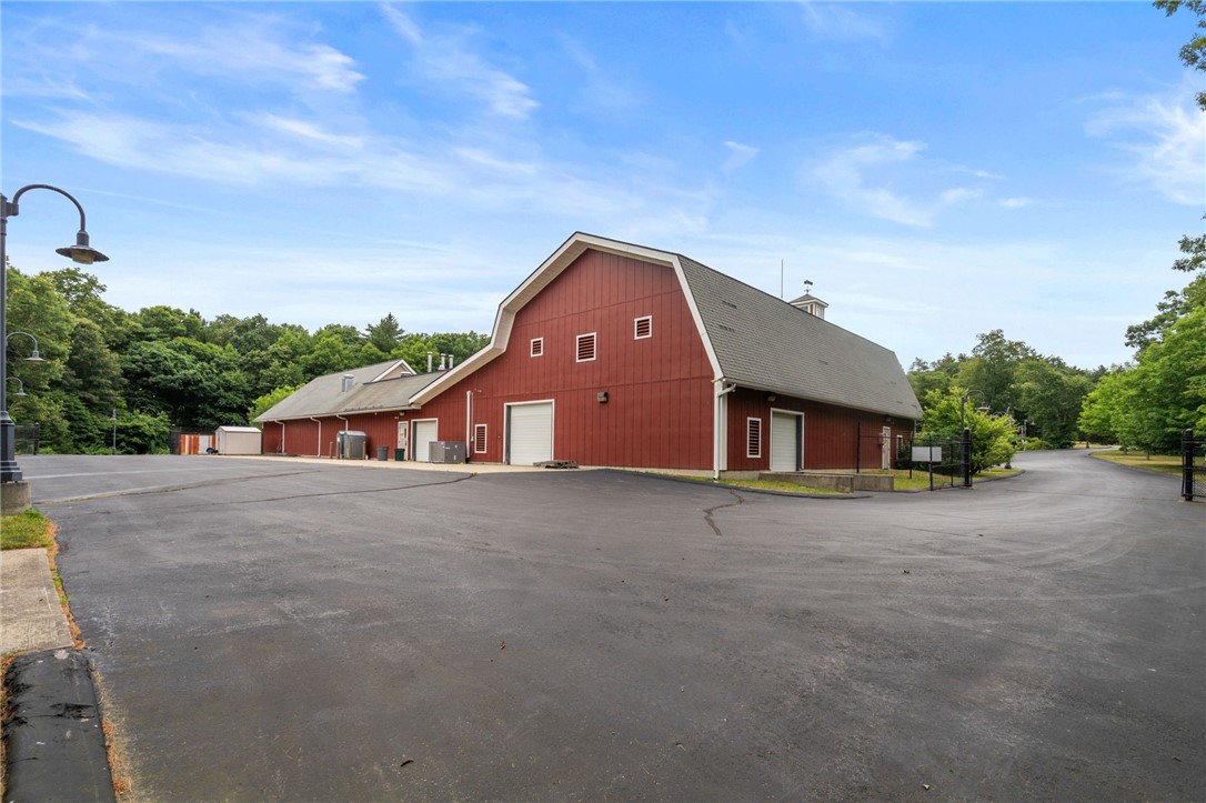 435 Nooseneck Hill Road