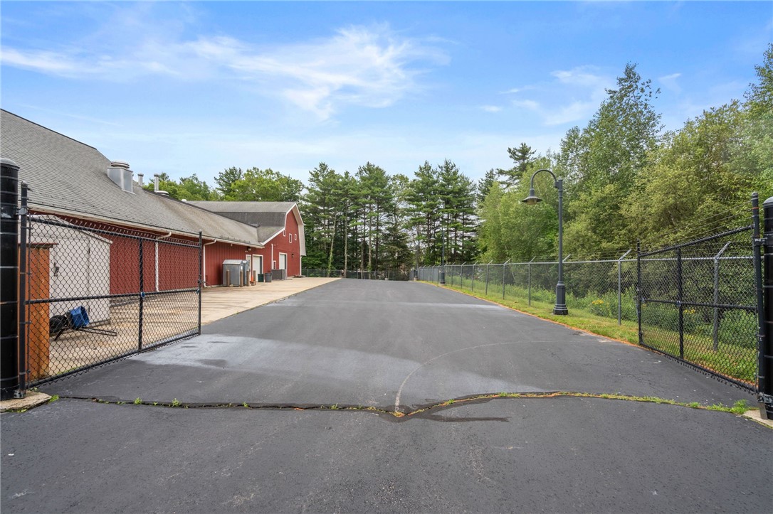 435 Nooseneck Hill Road