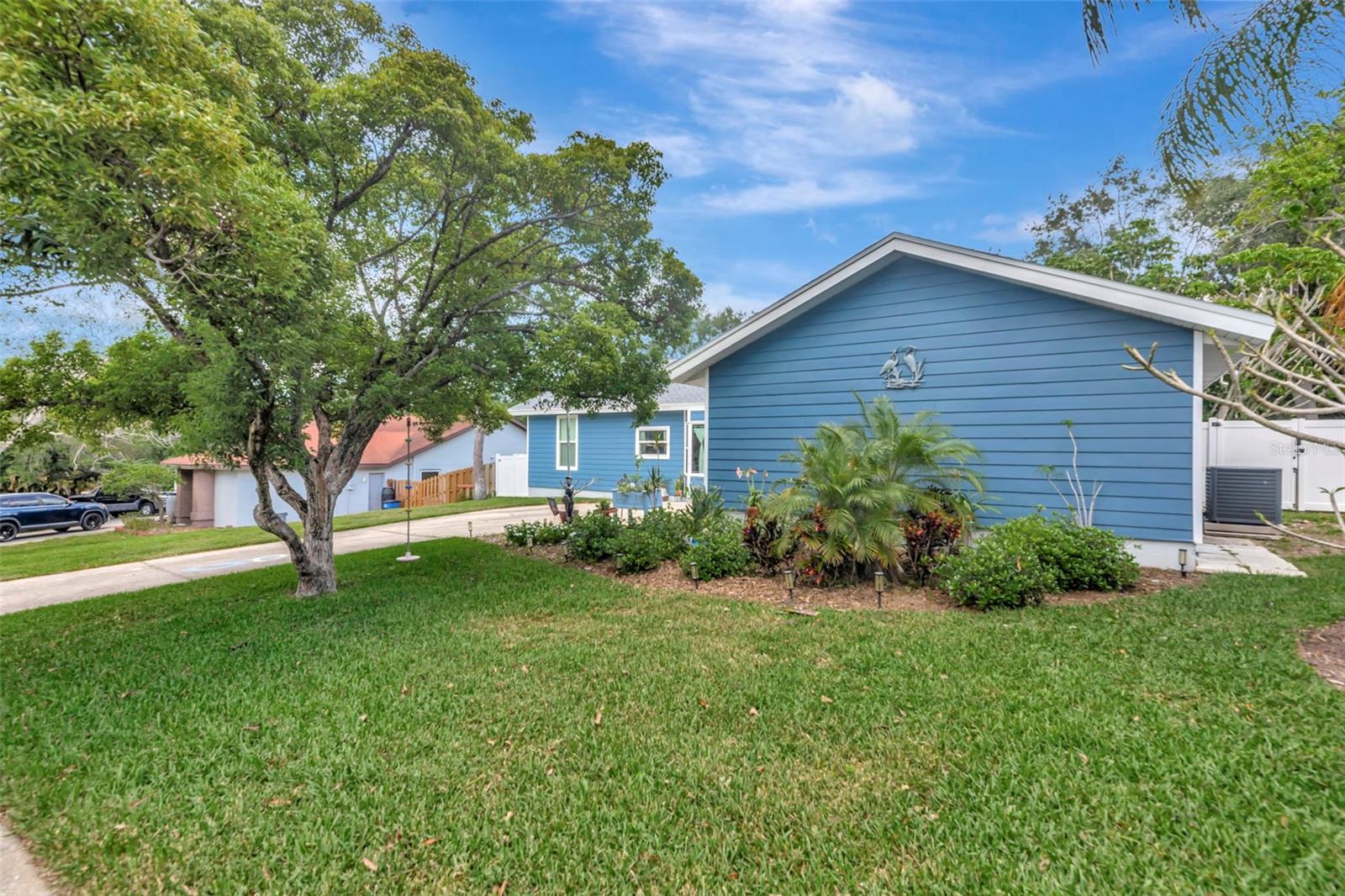 220 NORMANDY CIR W