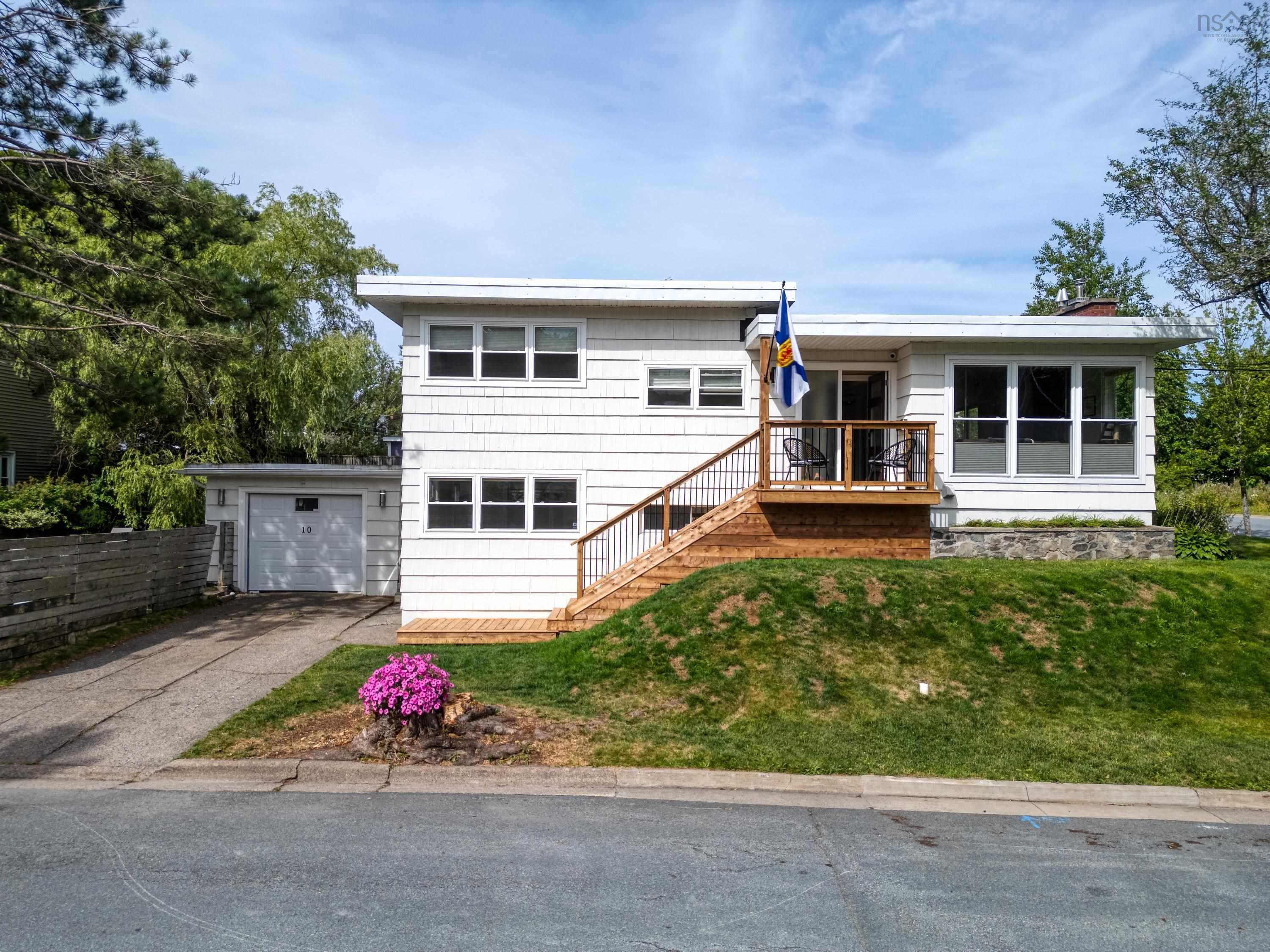 10 Clearview Crescent
