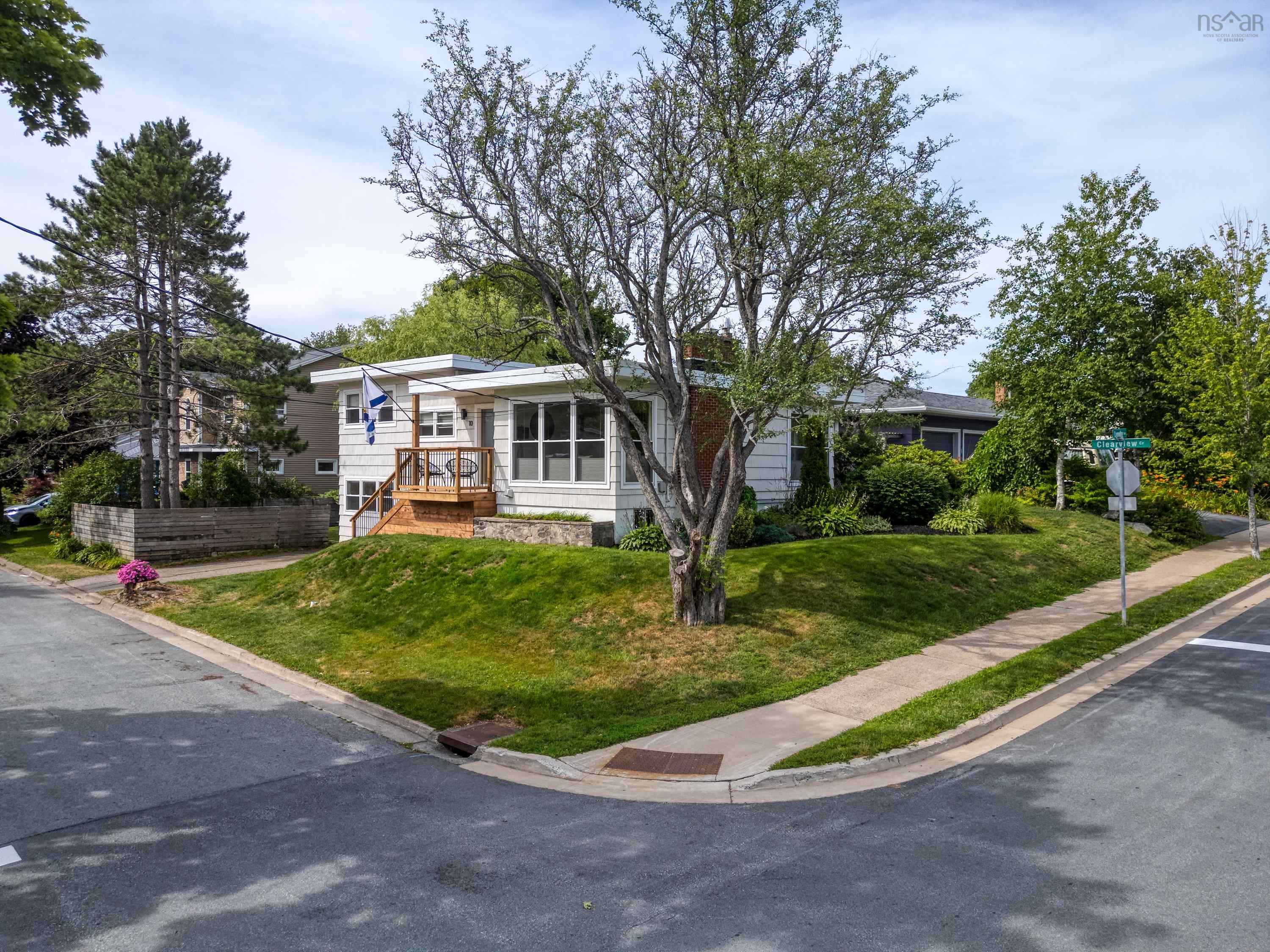 10 Clearview Crescent