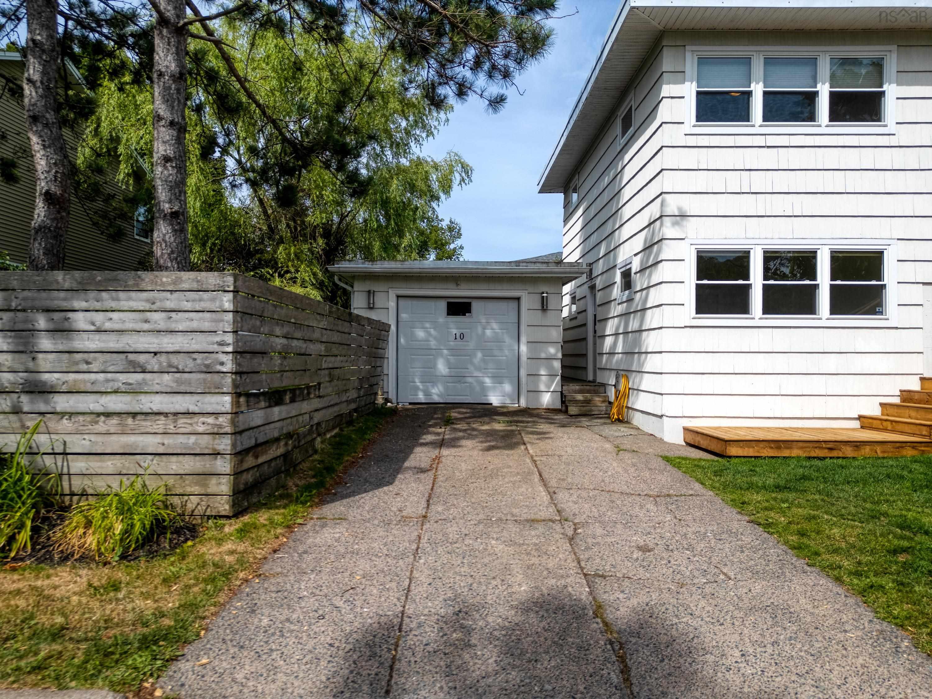 10 Clearview Crescent