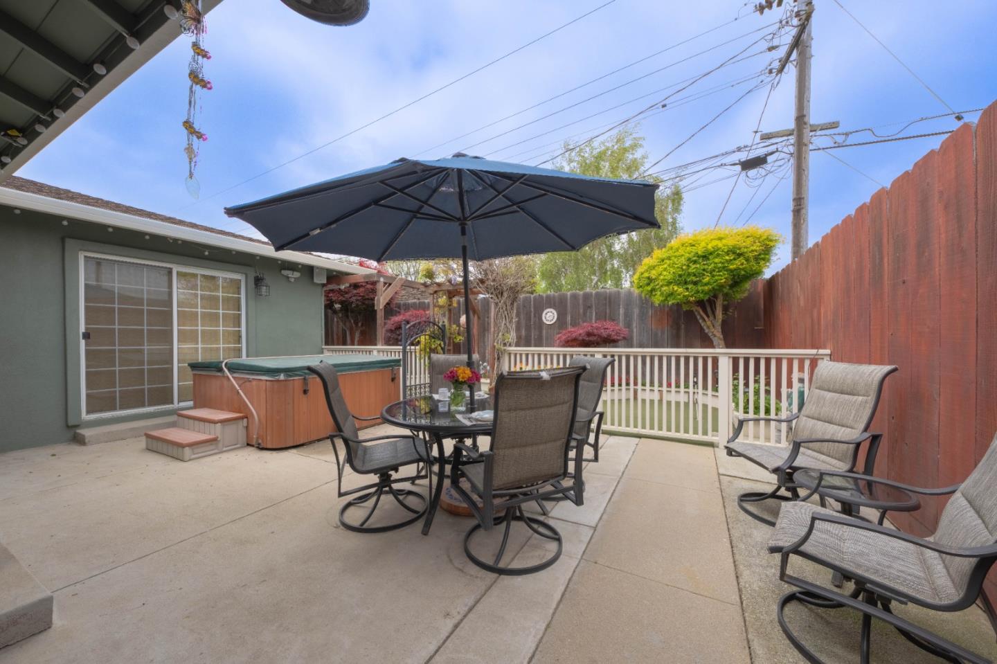 607 La Mesa DR