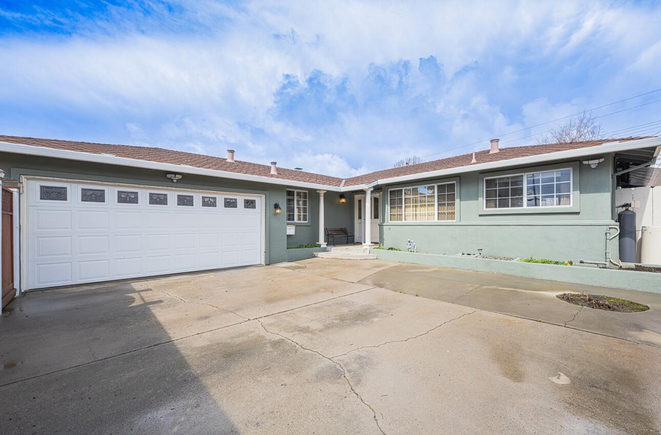 607 La Mesa DR