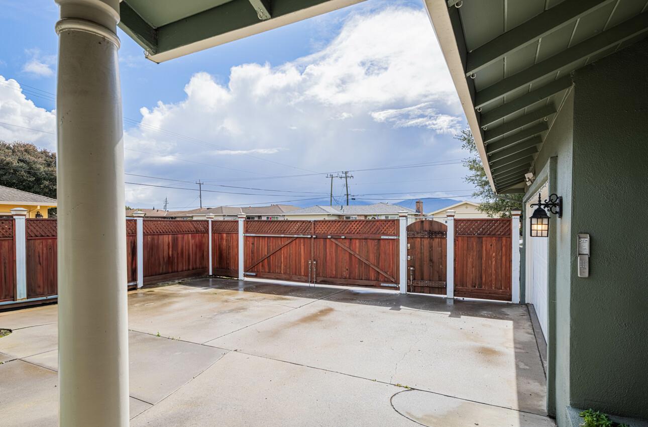 607 La Mesa DR