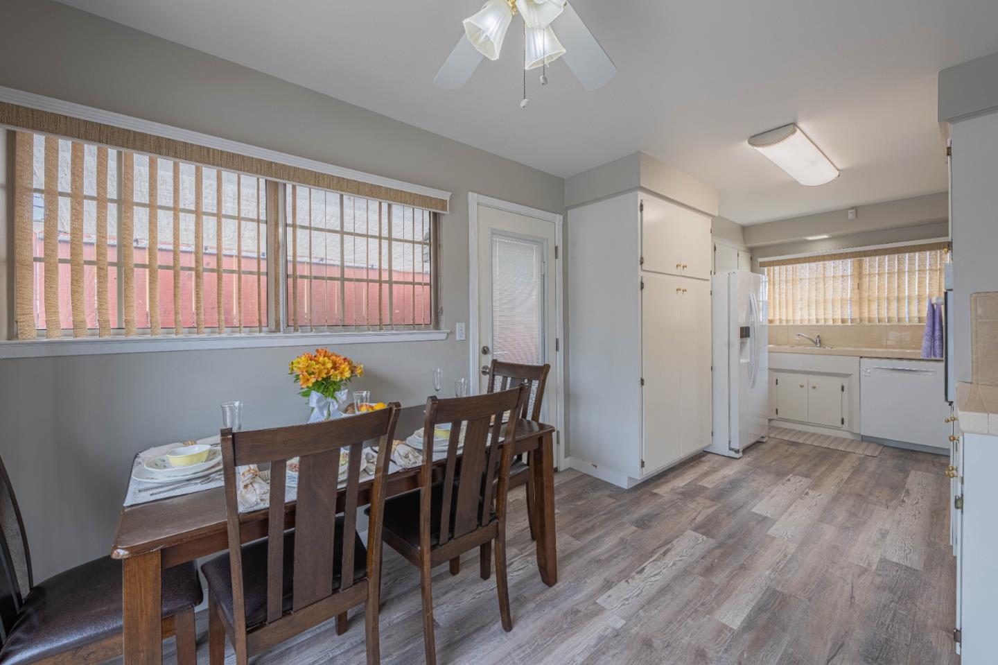607 La Mesa DR