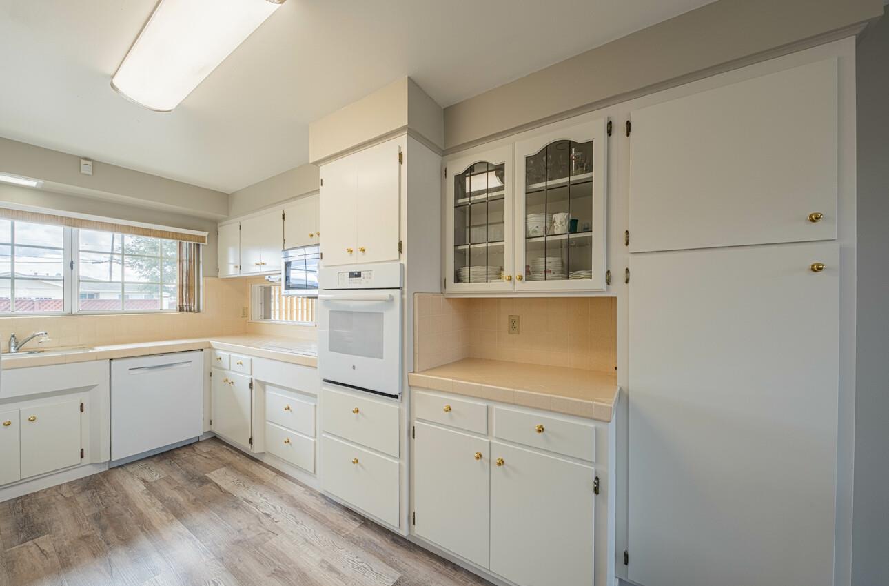 607 La Mesa DR