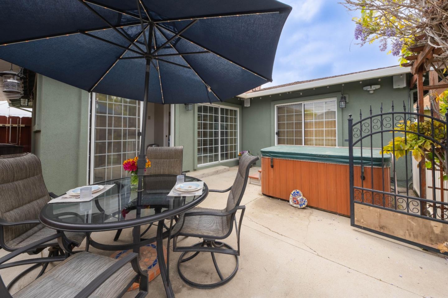 607 La Mesa DR