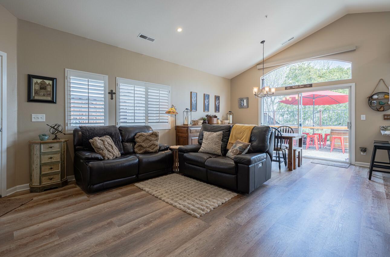 25211 Azalea CT
