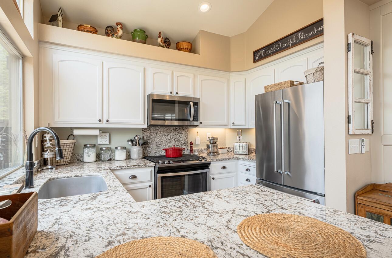 25211 Azalea CT