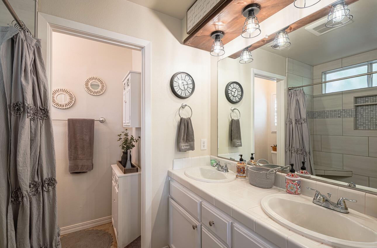 25211 Azalea CT