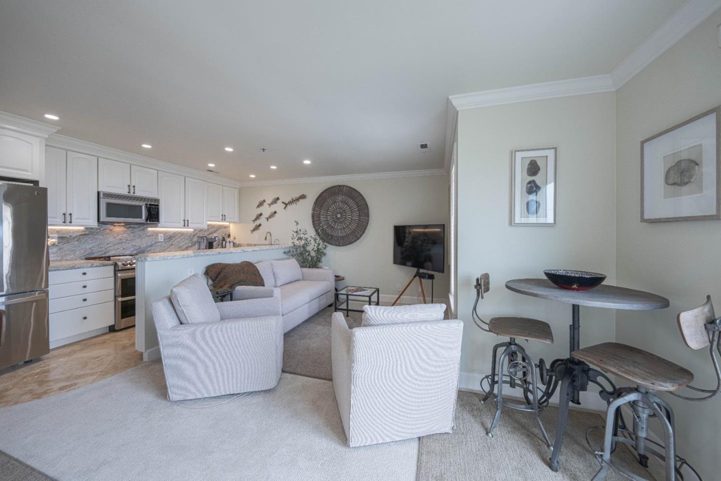 585 Laine Street 10