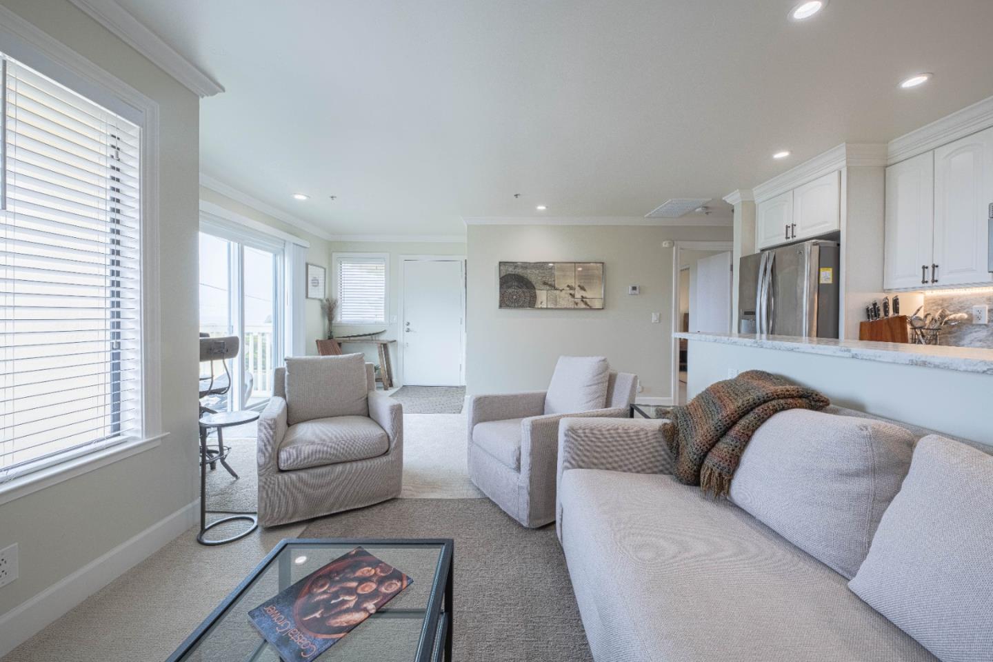 585 Laine Street 10