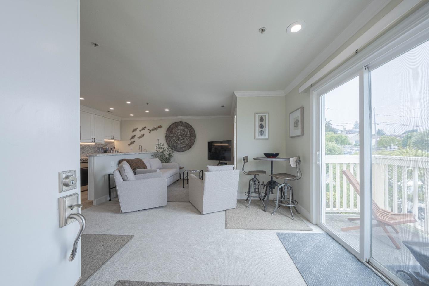 585 Laine Street 10