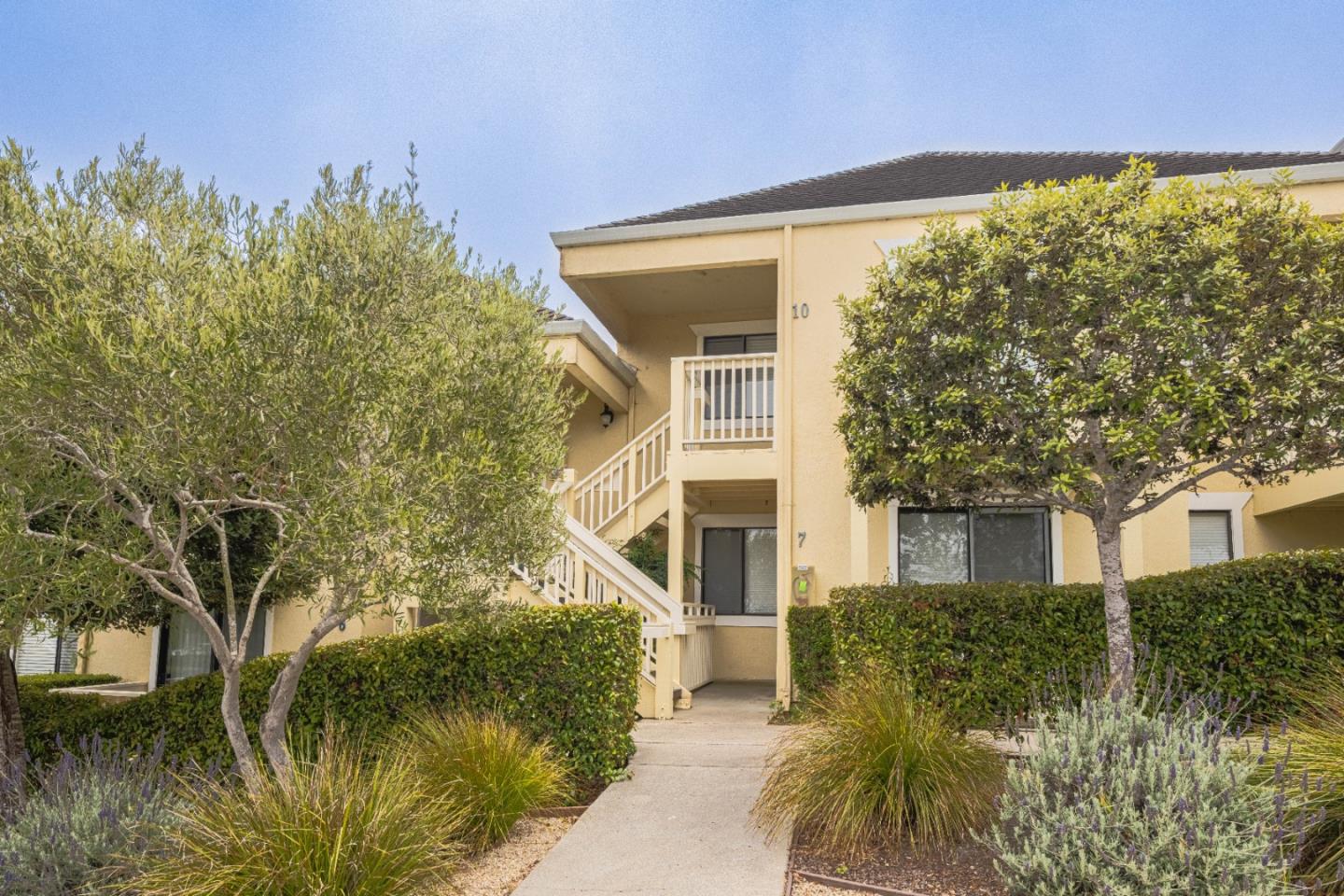 585 Laine Street 10