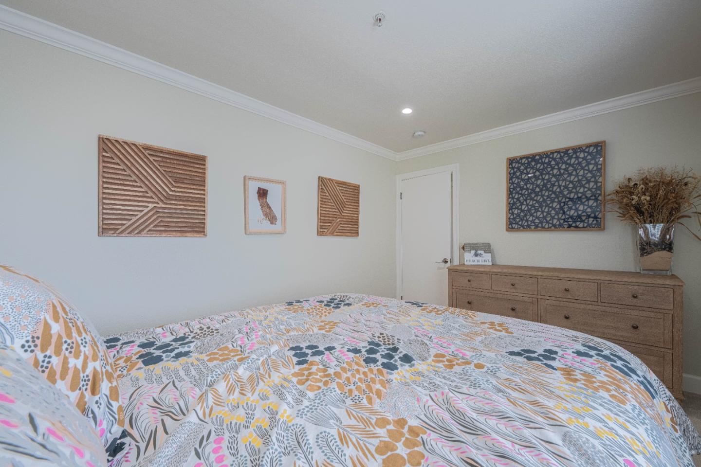 585 Laine Street 10