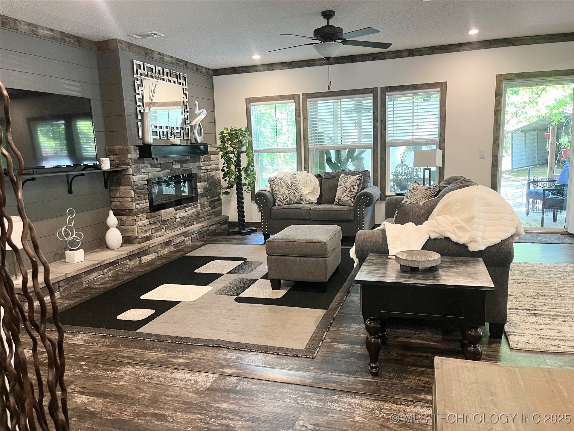 425599 E 1168 Road
