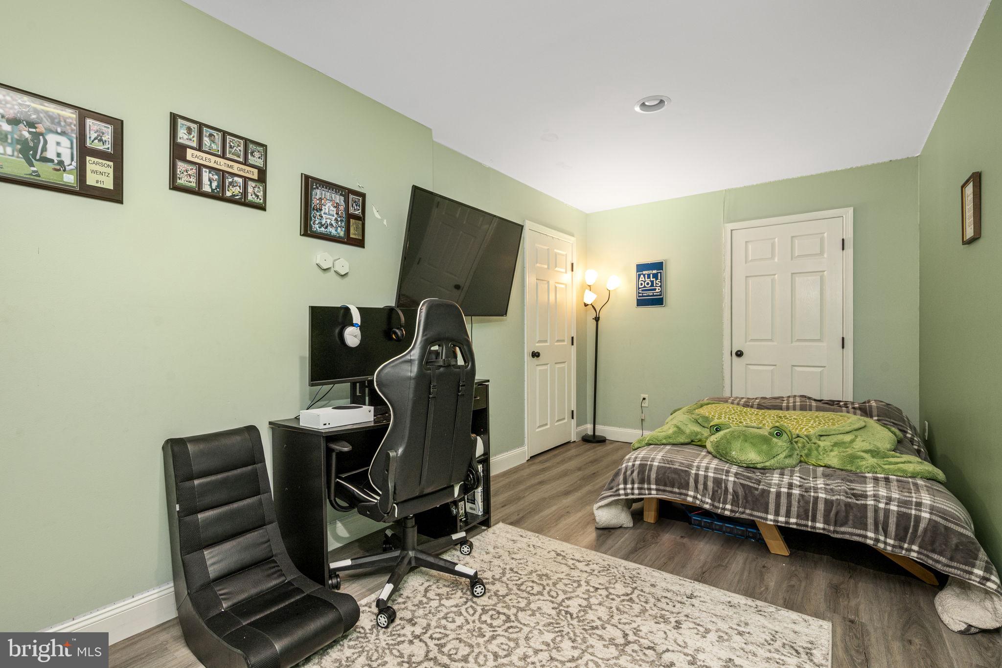 1520 LEXINGTON WAY