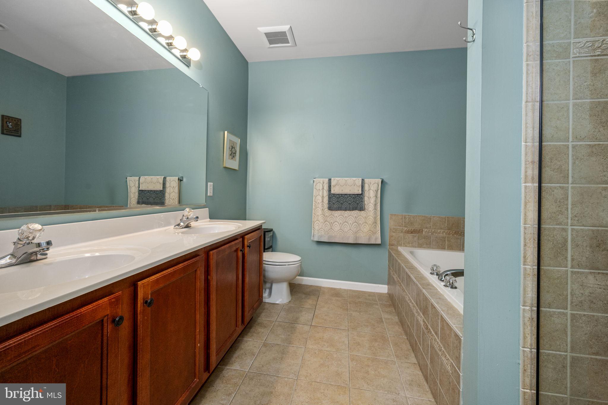 1520 LEXINGTON WAY