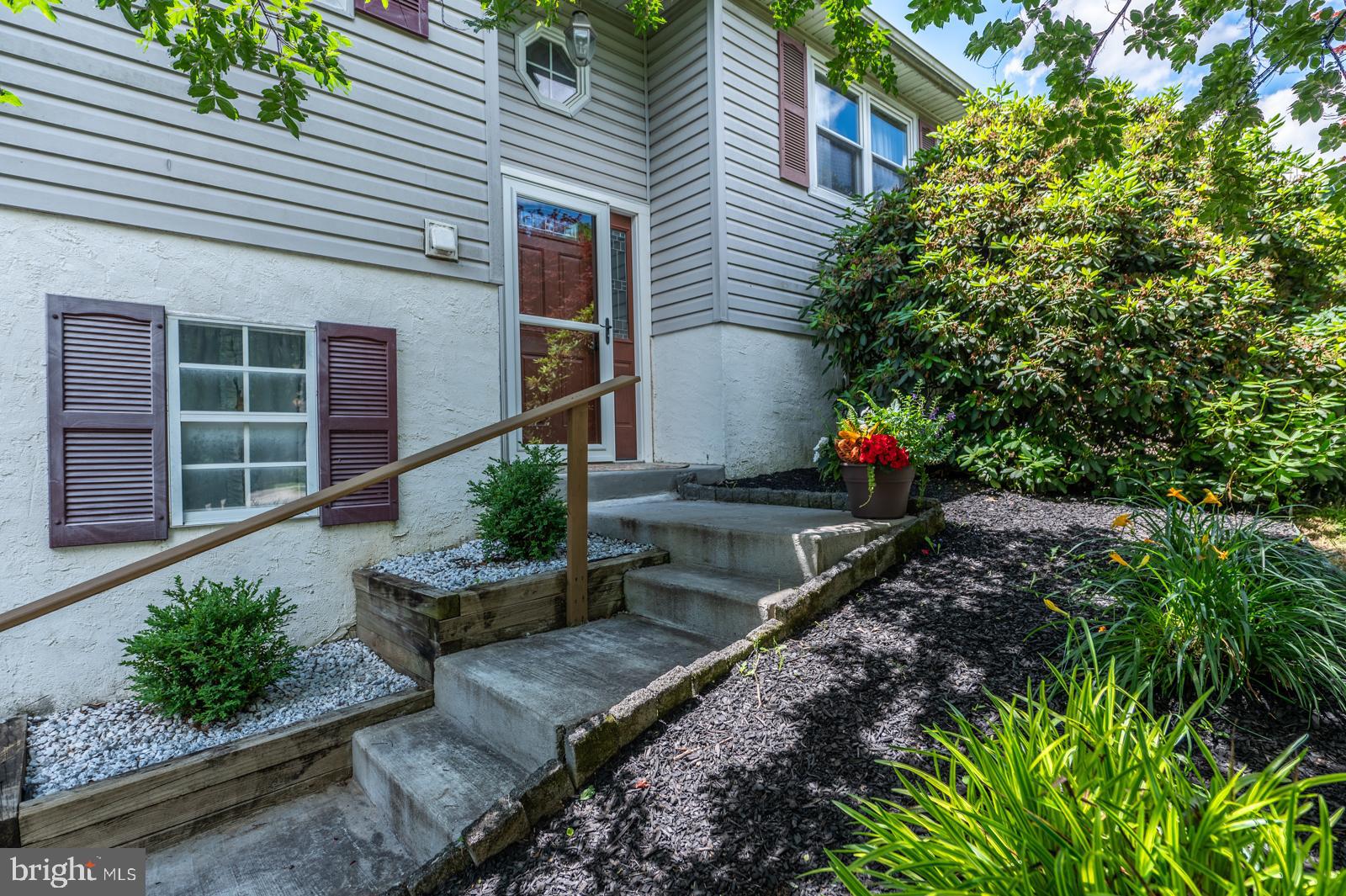 4 HILLCREST DRIVE